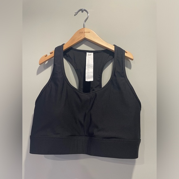 Fabletics // On-the-go Medium Impact Sports Bra - Picture 1 of 3